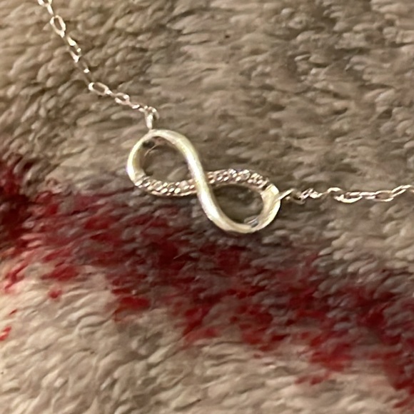 Sterling silver necklace, worn twice, not damaged, and adjustable size. - Picture 2 of 6